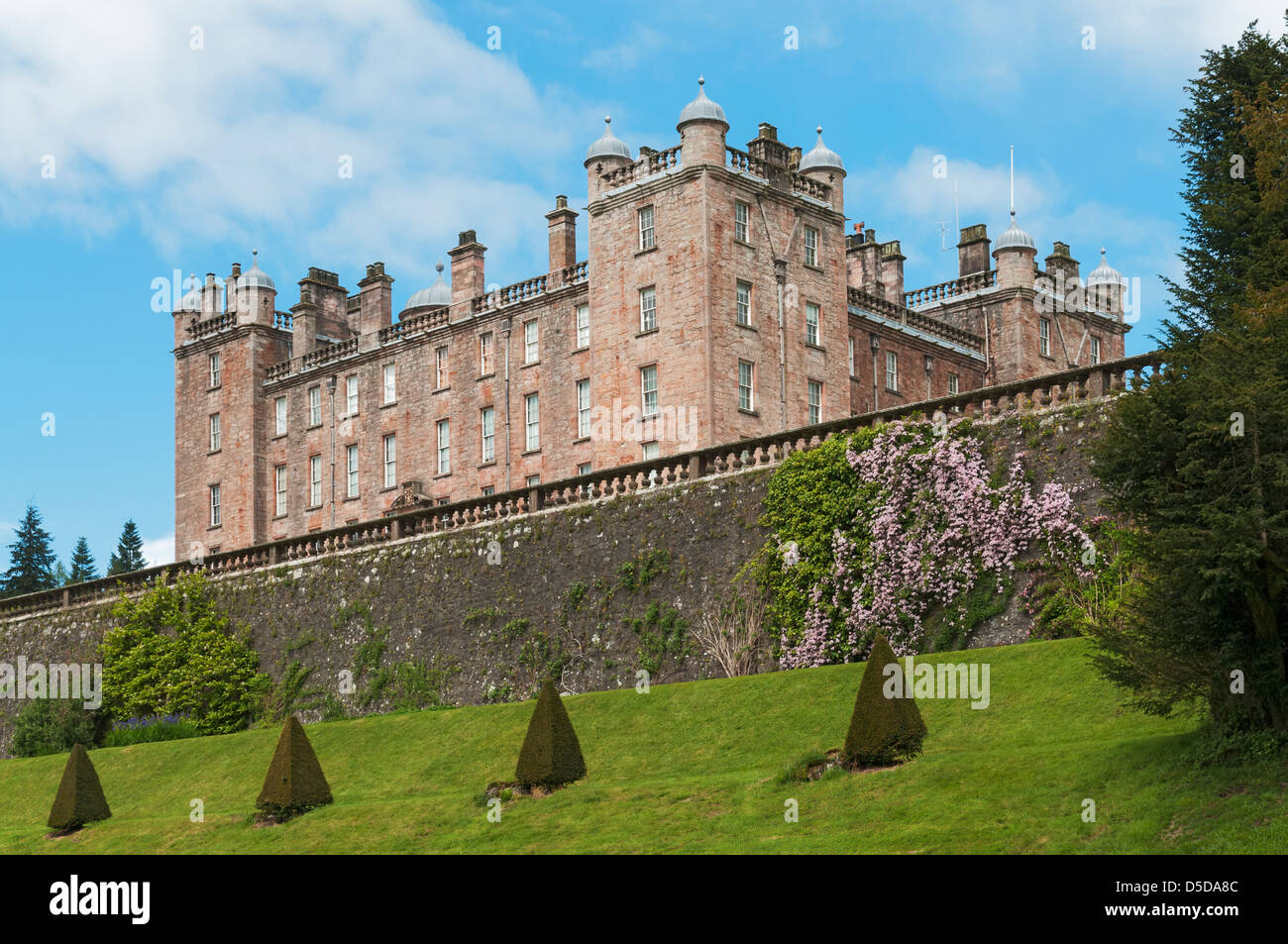Scotland, Thornhill, Drumlanrig Castle, completed 1689 Stock Photo - Alamy