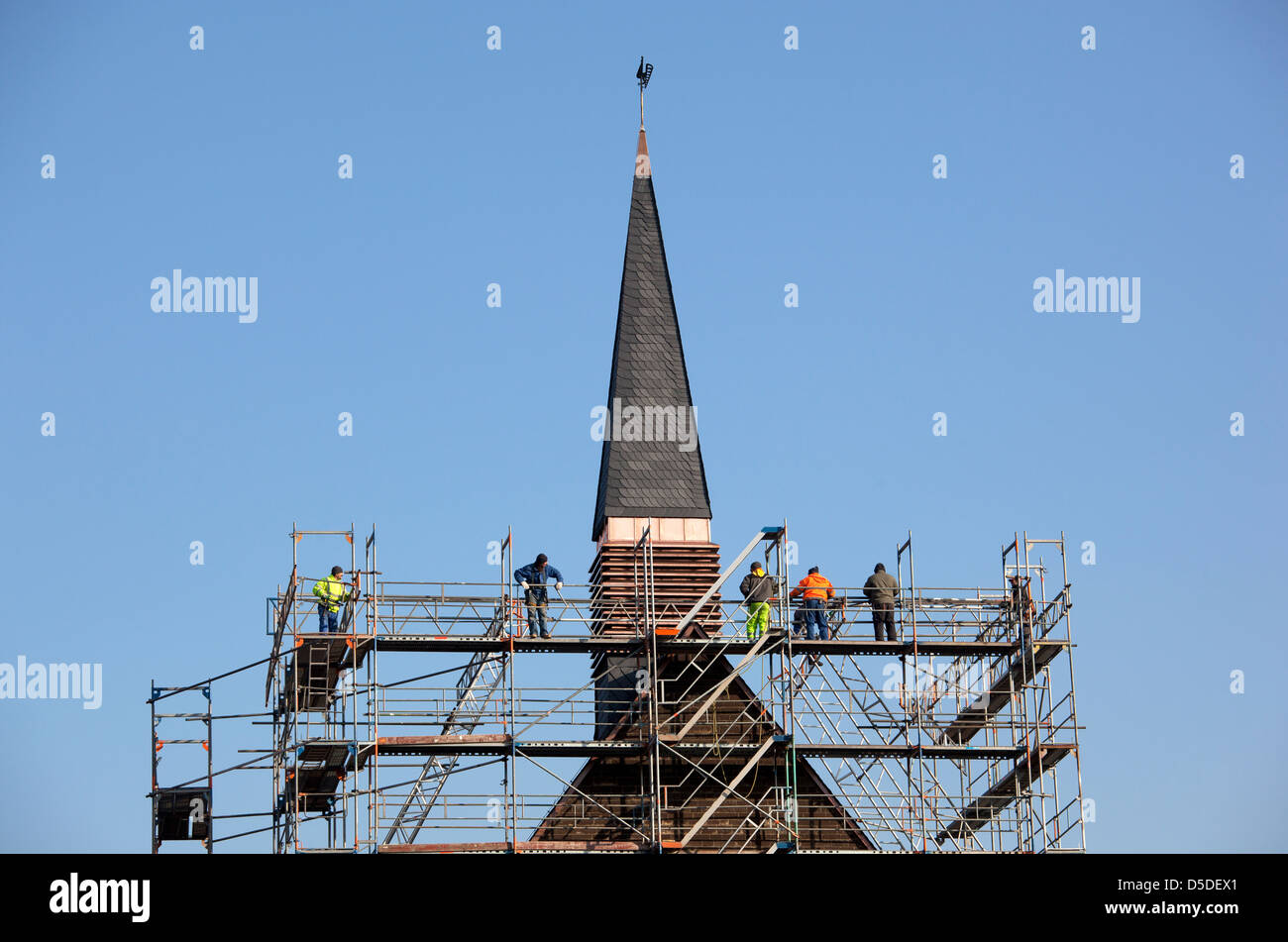 Duisburg, North Rhine-Westphalia, Germany, Geruestbauer build a scaffolding of a church Stock Photo