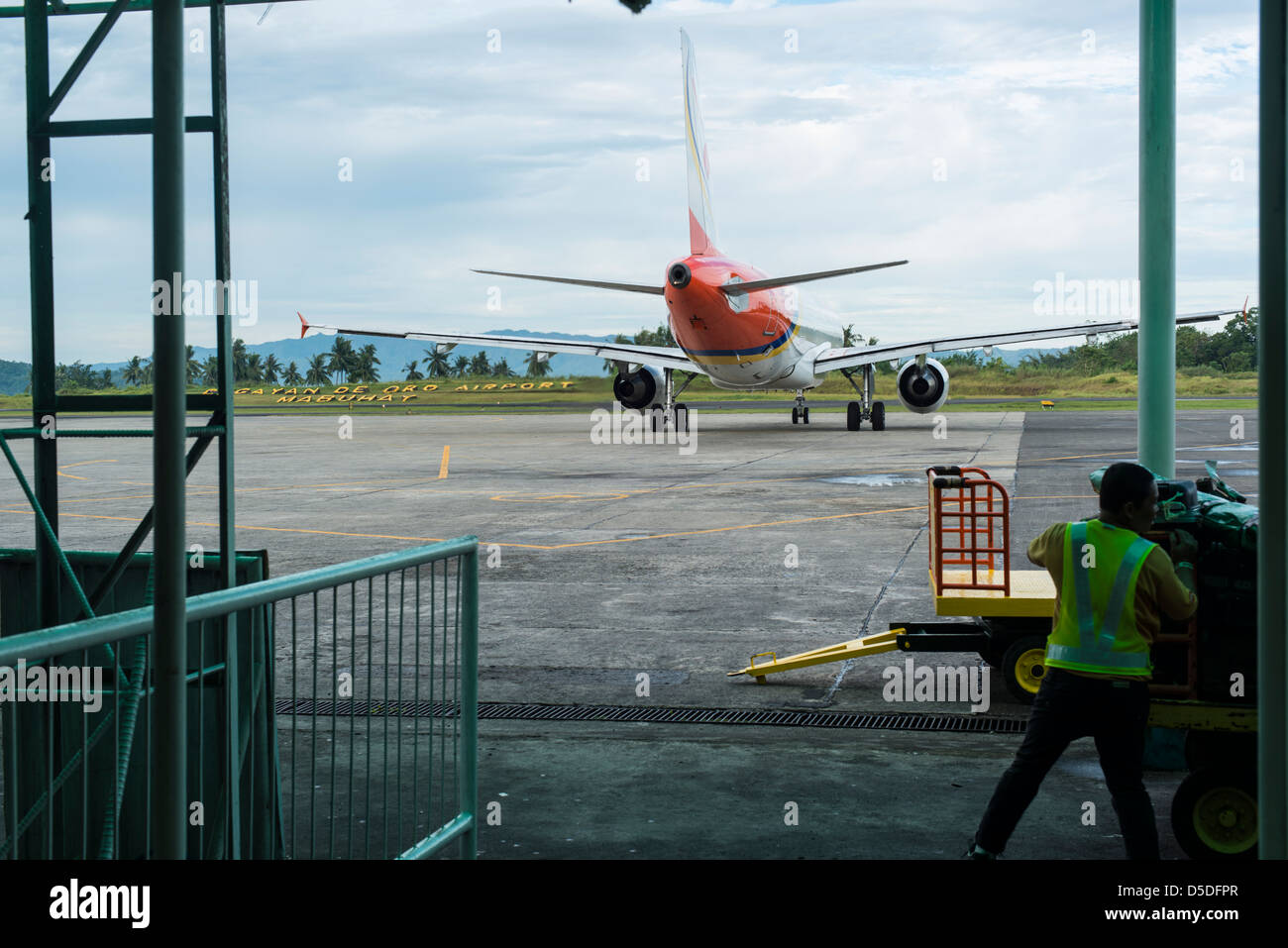 Airplane taxiing toward the landing strip on the airport of Cagayan de Oro Stock Photo