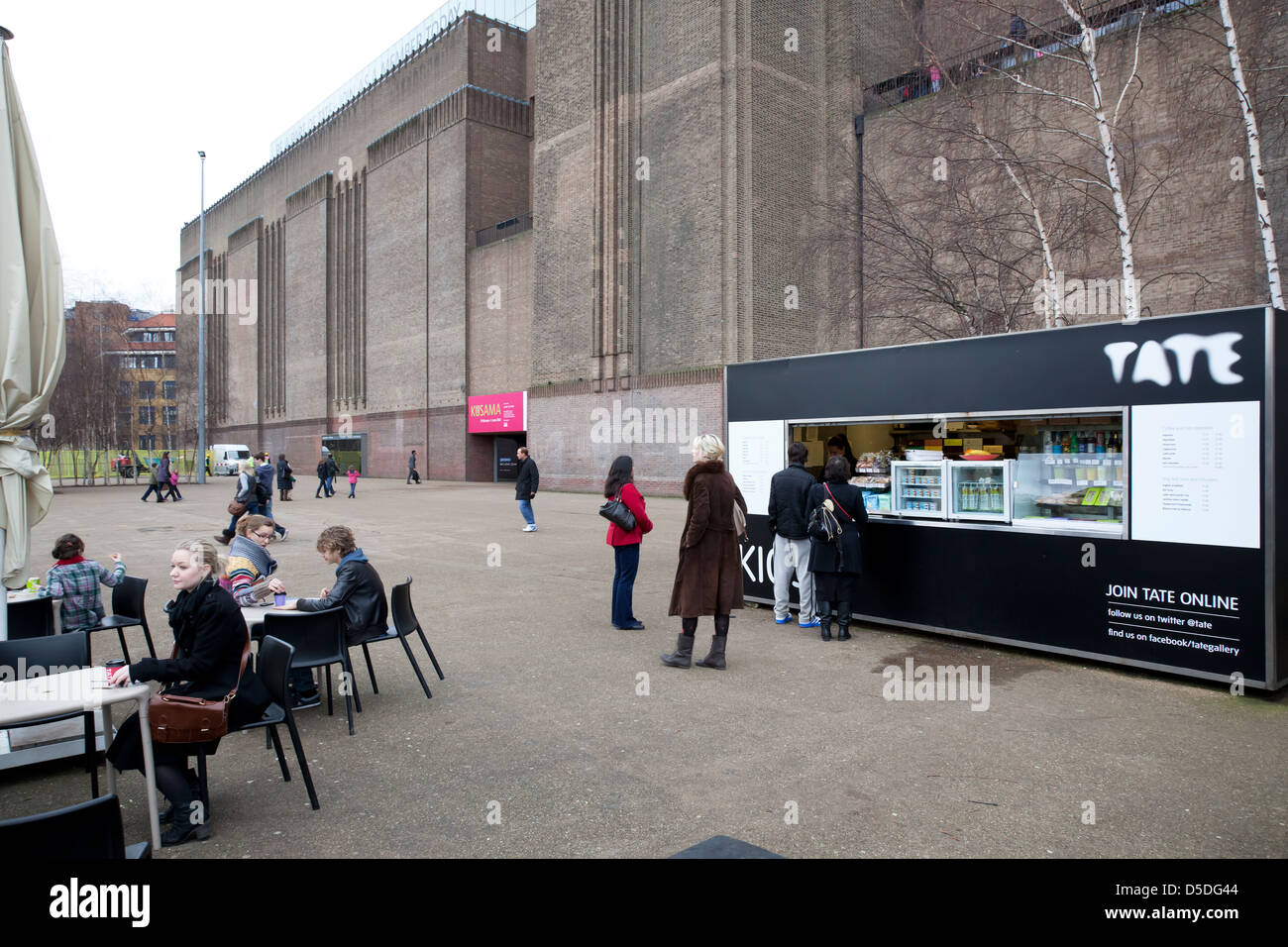 London, United Kingdom, museum visitors are sitting in the cafe in front of the Tate Gallery of Modern Art Stock Photo