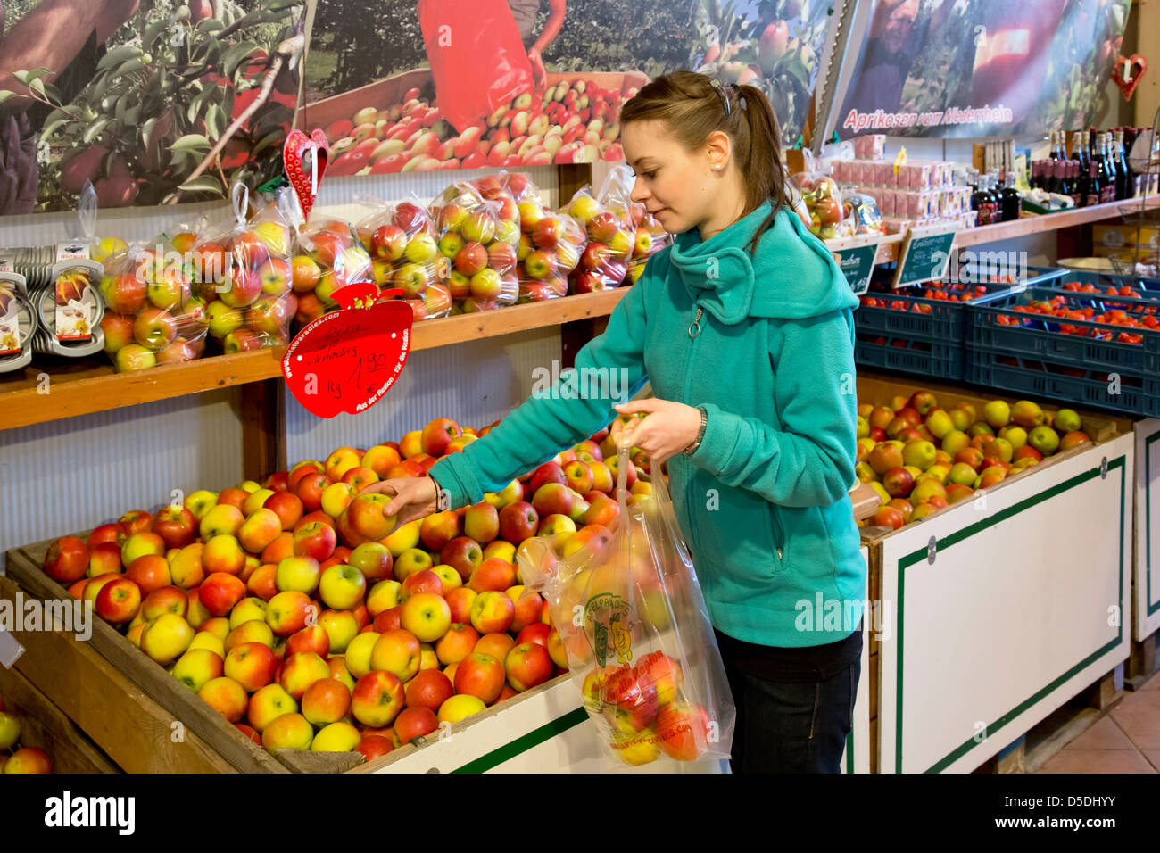 Duesseldorf, Germany, buy apples from the farm shop Stock Photo
