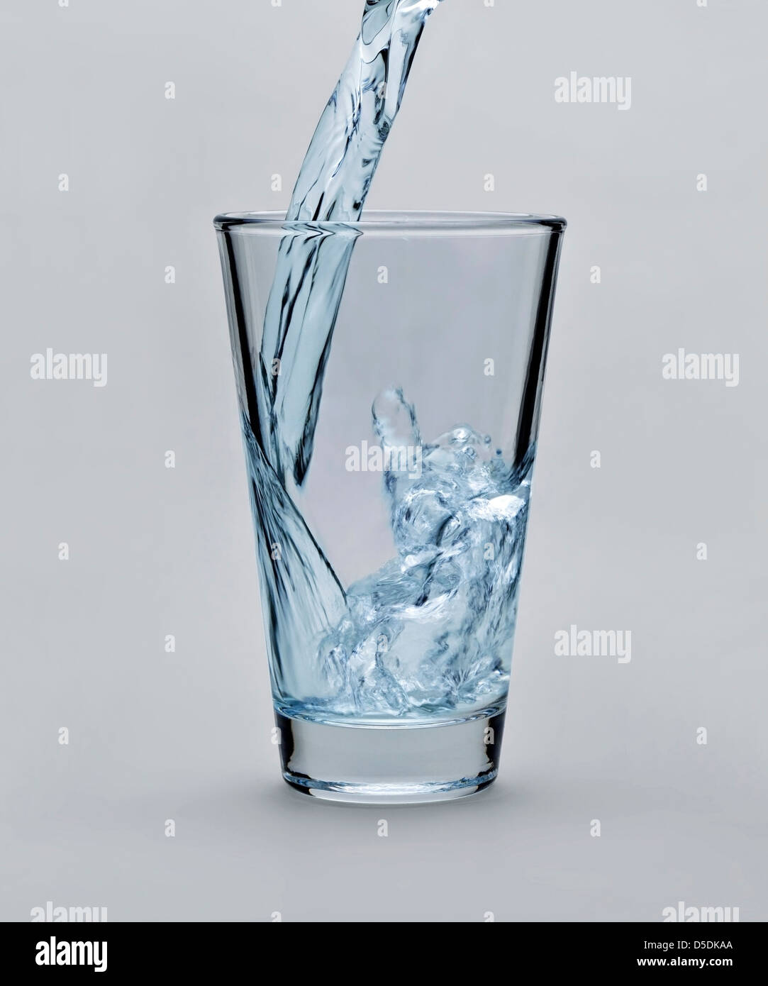 Water overflowing glass hi-res stock photography and images - Alamy