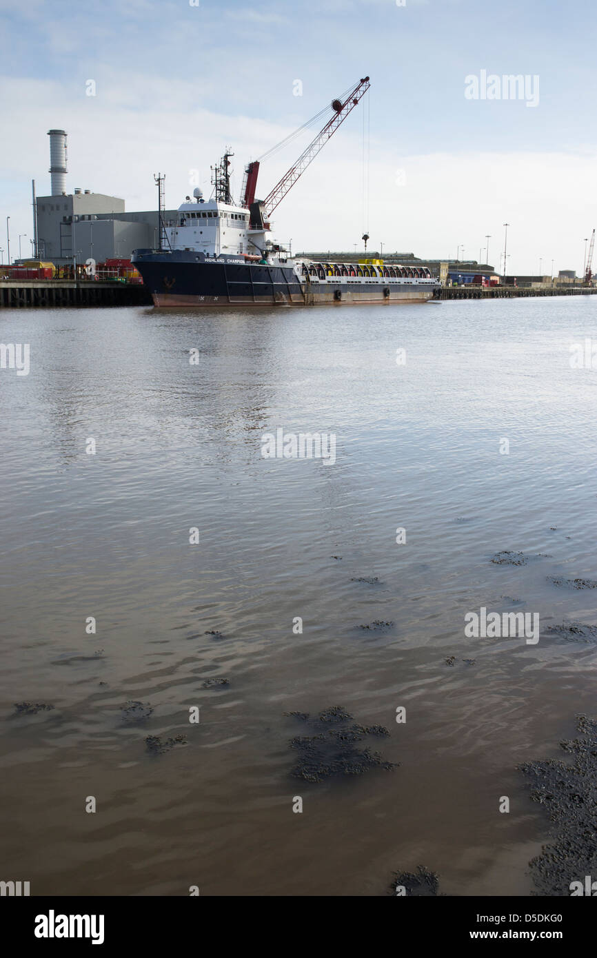 Ship mored in River Yare beside Great Yarmouth gas power station Stock Photo Alamy