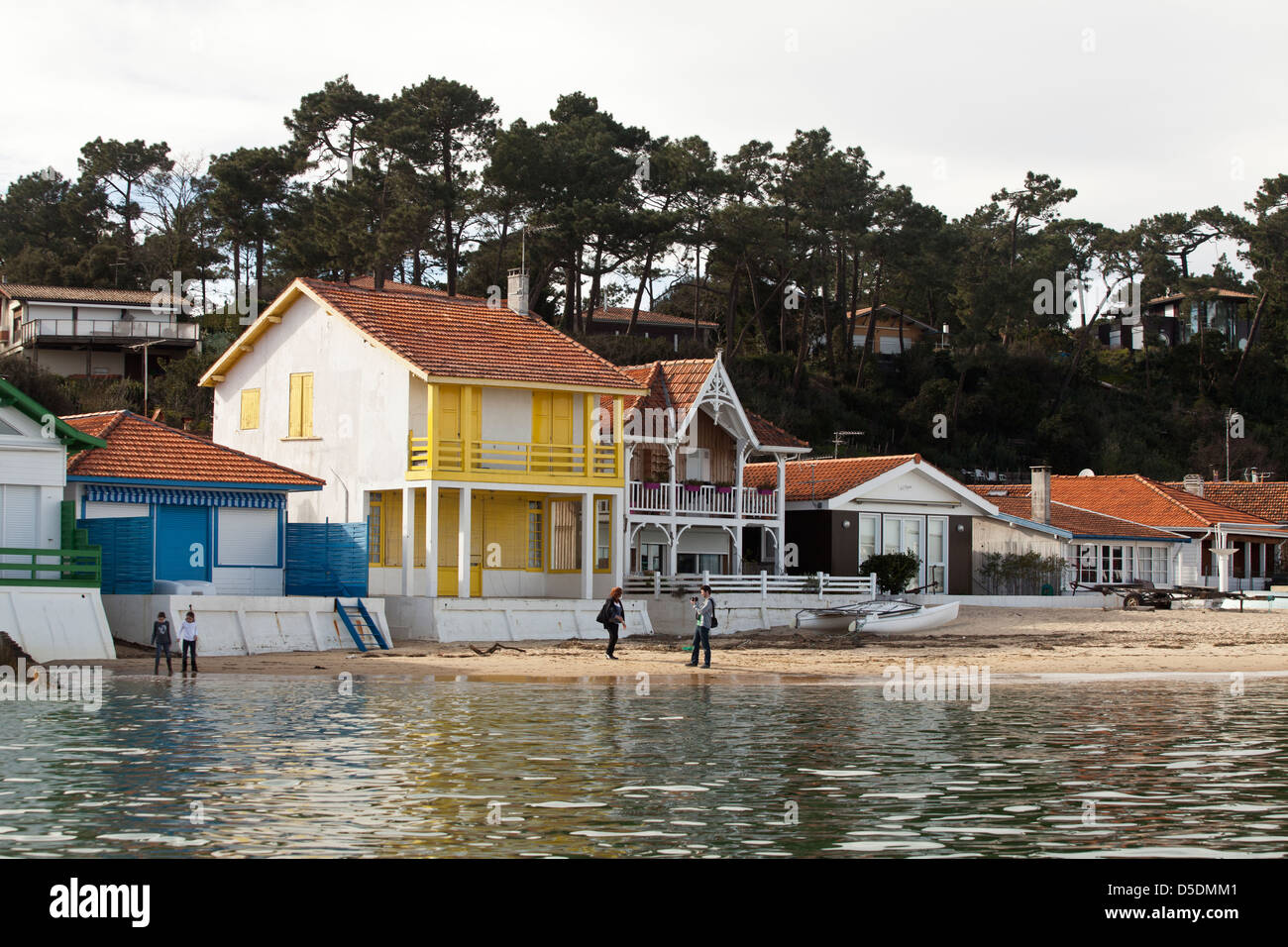 Small water front homes in the village of Piraillan, LègeCapFerret