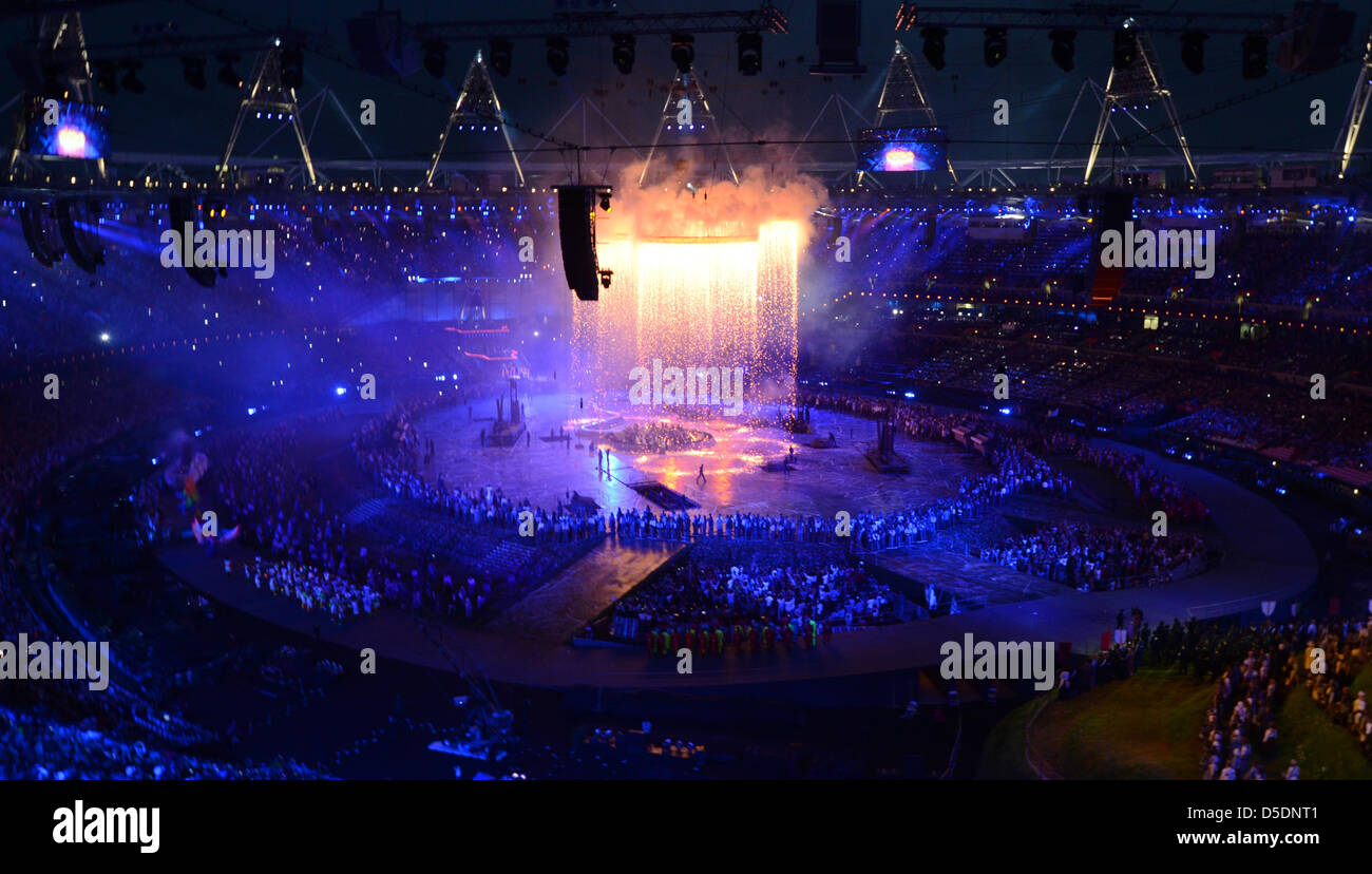 Cascade Firework The fireworks cascade off the metal olympic rings Stock Photo - Alamy