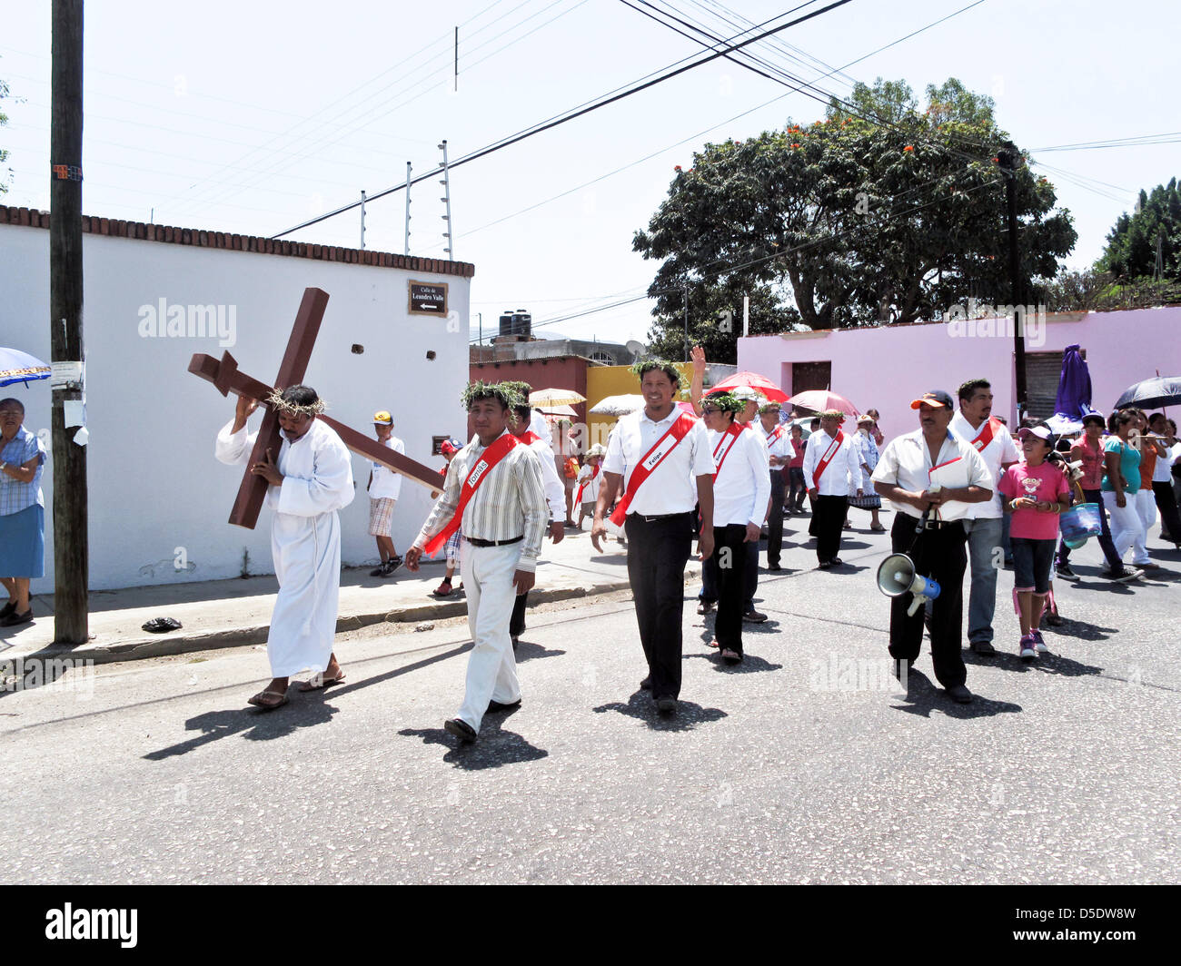 Oaxaca, Mexico. 29th March, 2013. Apostles wearing crowns of thorns & parishioners follow Jesus carrying cross along local streets in re-enactment of the Stations of the Cross on Good Friday, March 29, 2013, Oaxaca Mexico Credit: Dorothy Alexander/Alamy Live News Stock Photo