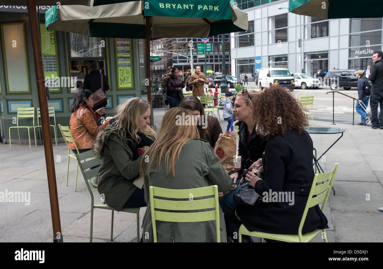 Ladies lunching hires stock photography and images Alamy