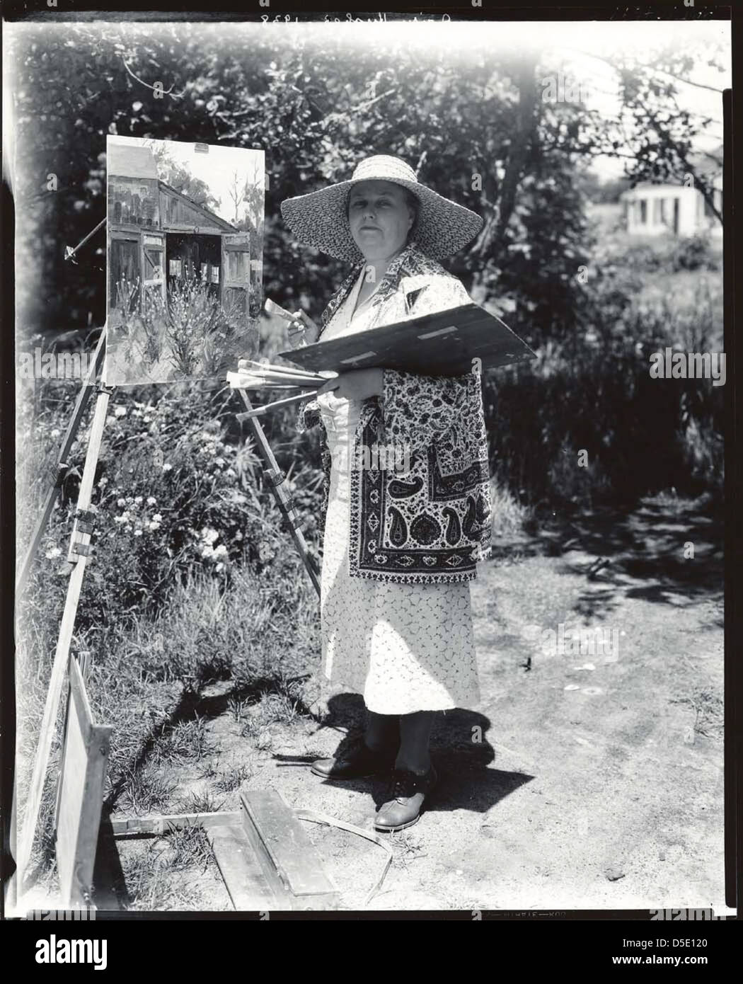 Daisy Marguerite Hughes, American painter and printmaker, 1883-1968, at work outdoors Stock Photo