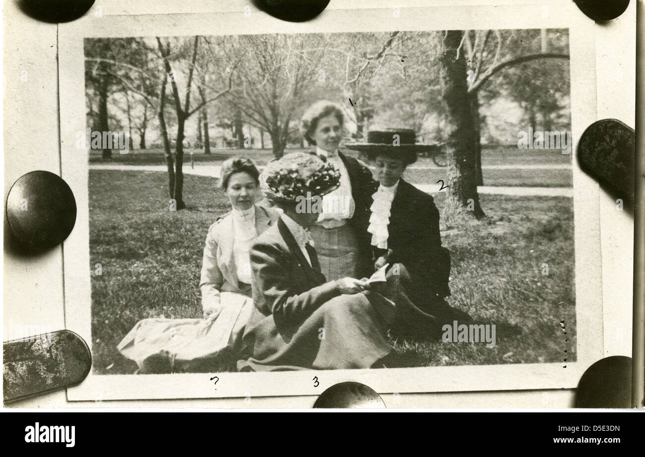 (left to right): An unidentified woman (possibly Alice Haskins) sitting with Lucia McCulloch (1873-1955), Clara H. Hasse (1880?-1926), and Mary K. Berger Stock Photo