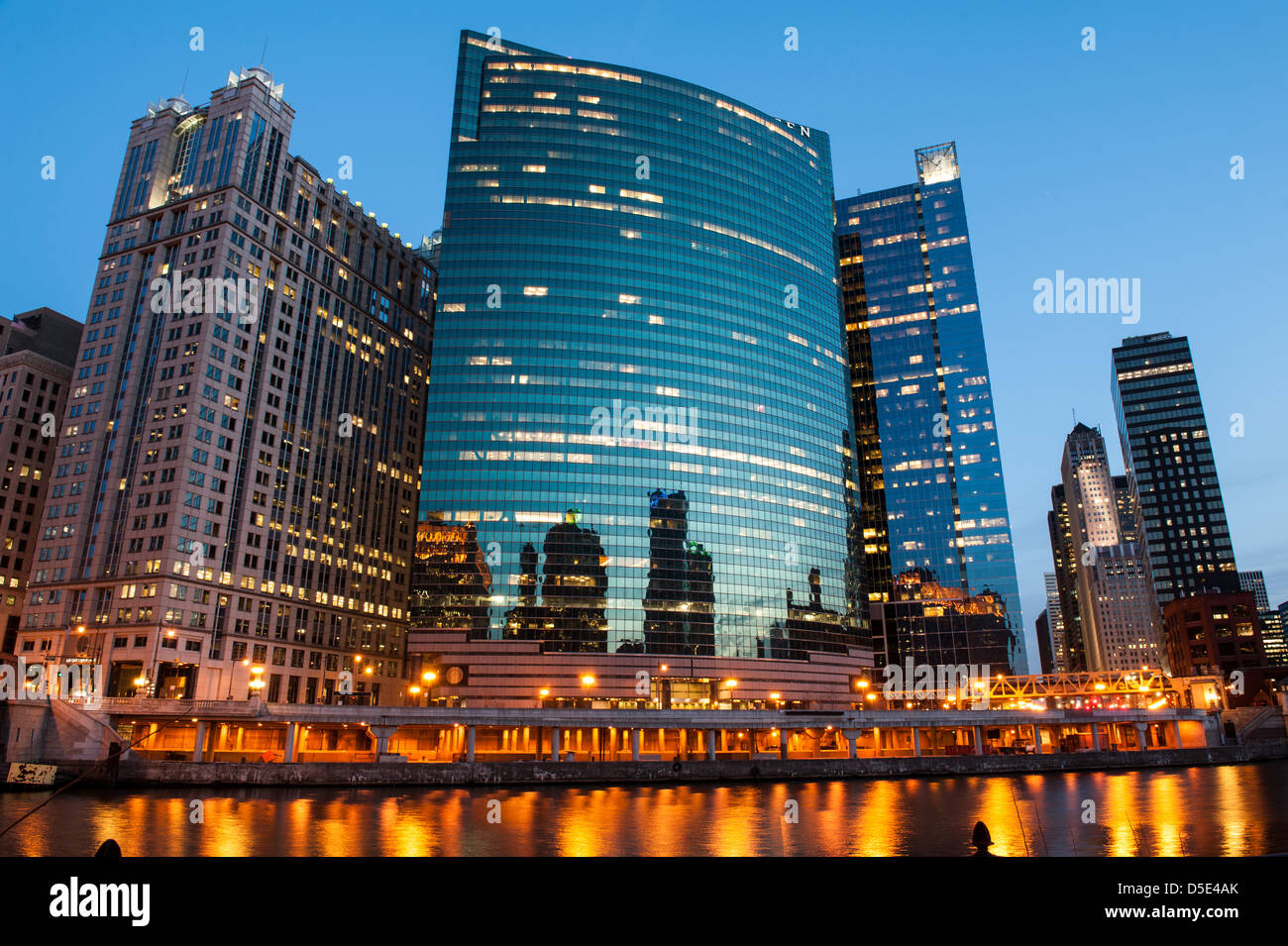 Chicago, USA skyline view along Chicago River Stock Photo - Alamy