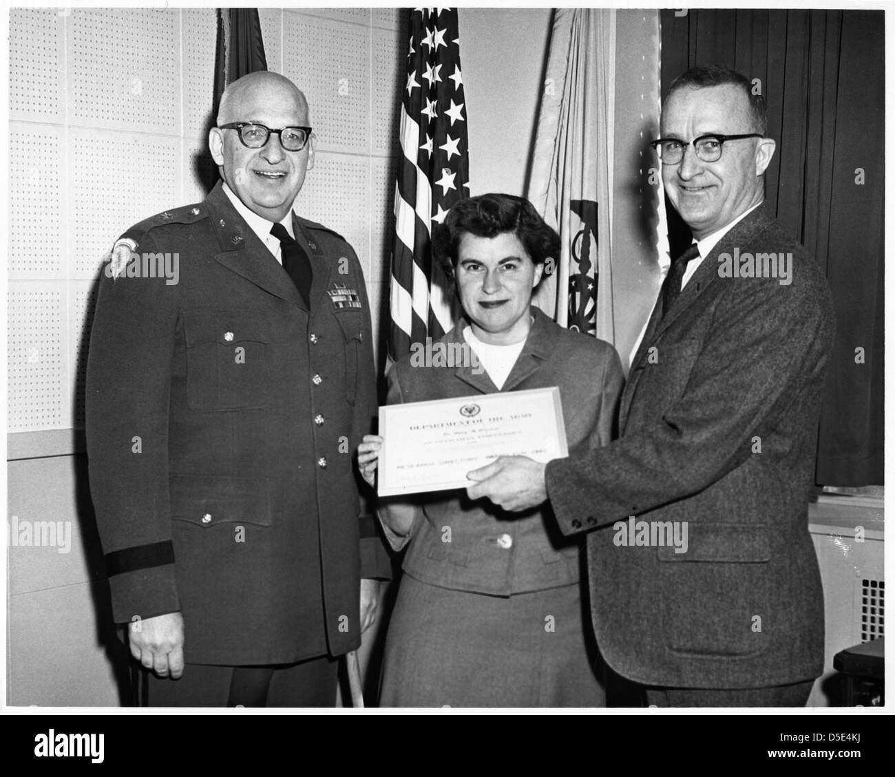 left to right: Merrill L. Tribe, Mary Elizabeth Hickox Mandels (1917-2009), and Dale Sieling Stock Photo