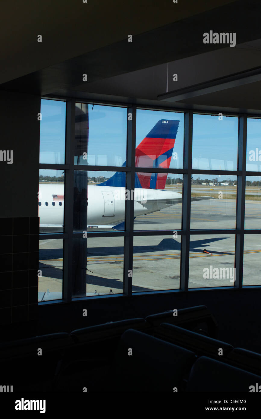 Tail of an airplane hi-res stock photography and images - Alamy
