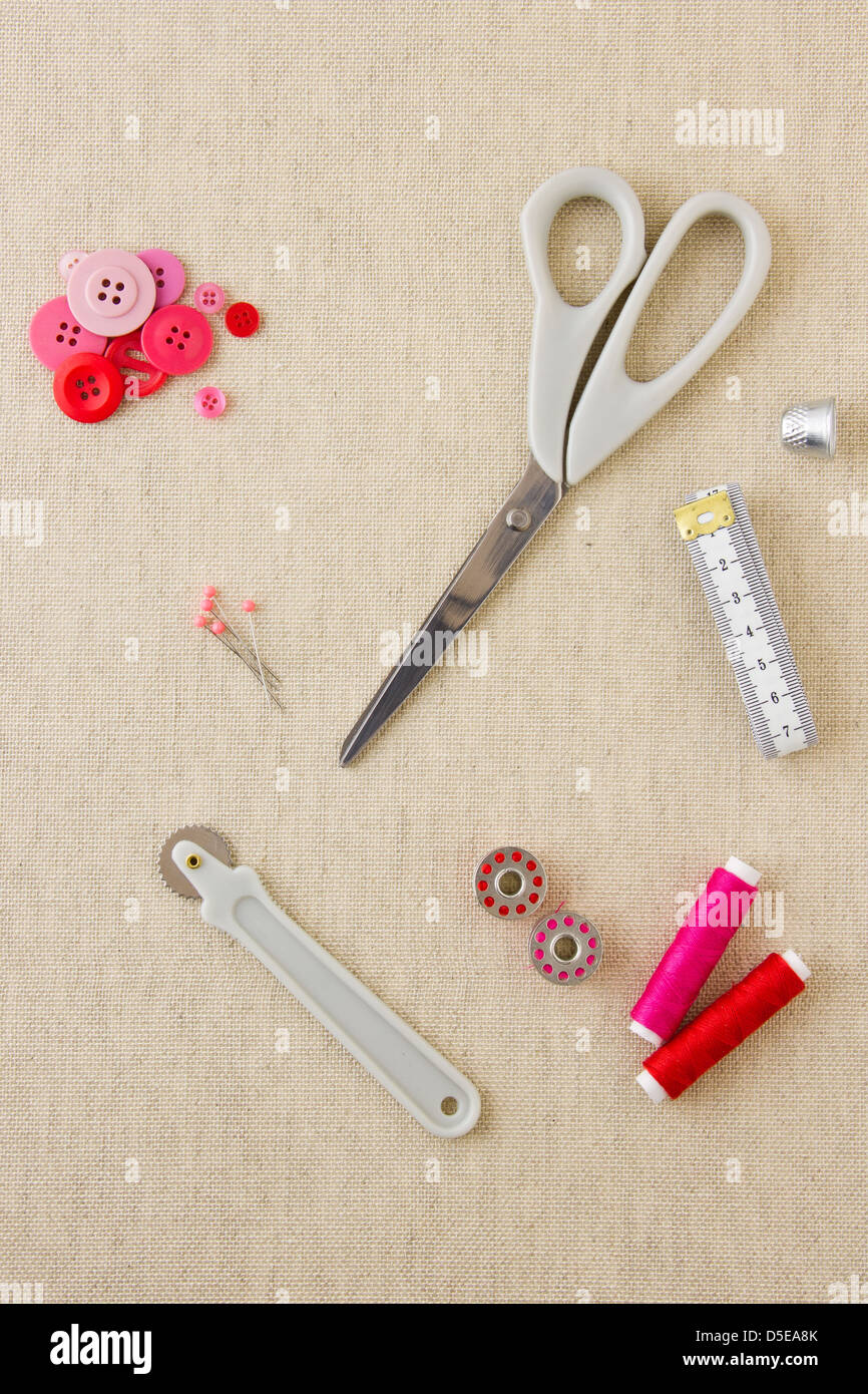 https://c8.alamy.com/comp/D5EA8K/sewing-accessories-in-red-and-pink-tones-D5EA8K.jpg
