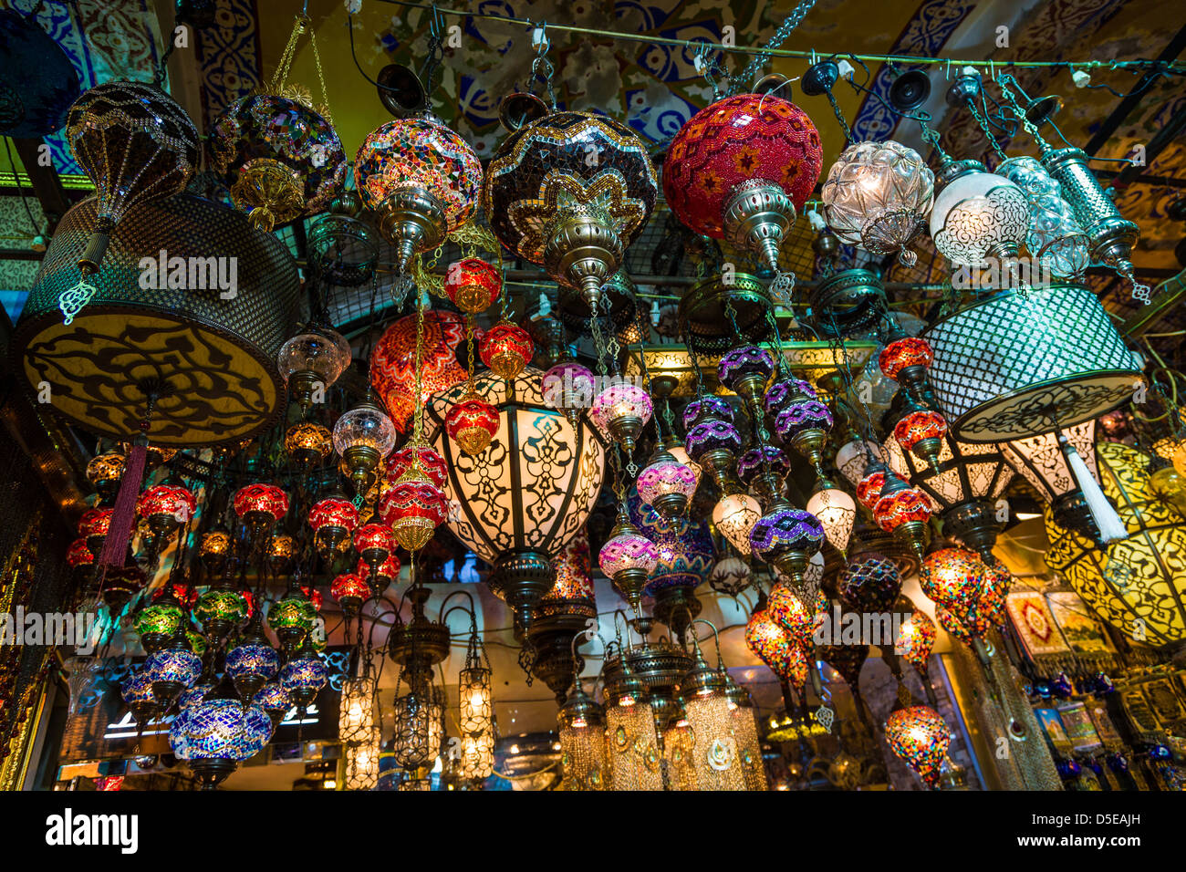Traditional turkish lamp shop in the Istanbul Grand Bazaar Stock Photo -  Alamy