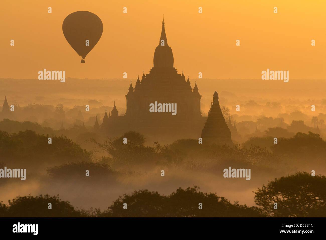 Sunrise with balloons over the pagodas of Bagan, Myanmar 5 Stock Photo