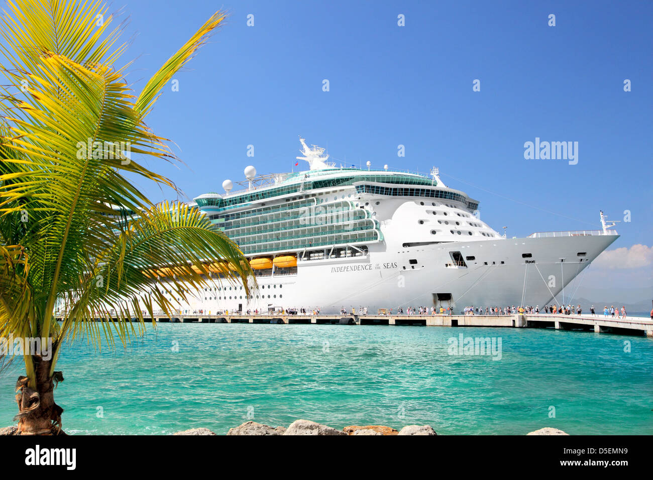 Cruise ship tropics hi-res stock photography and images - Alamy