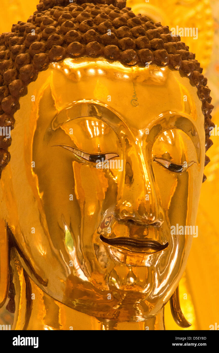 The Solid gold Buddha statue of Wat Traimit, Bangkok, Thailand Stock Photo Alamy