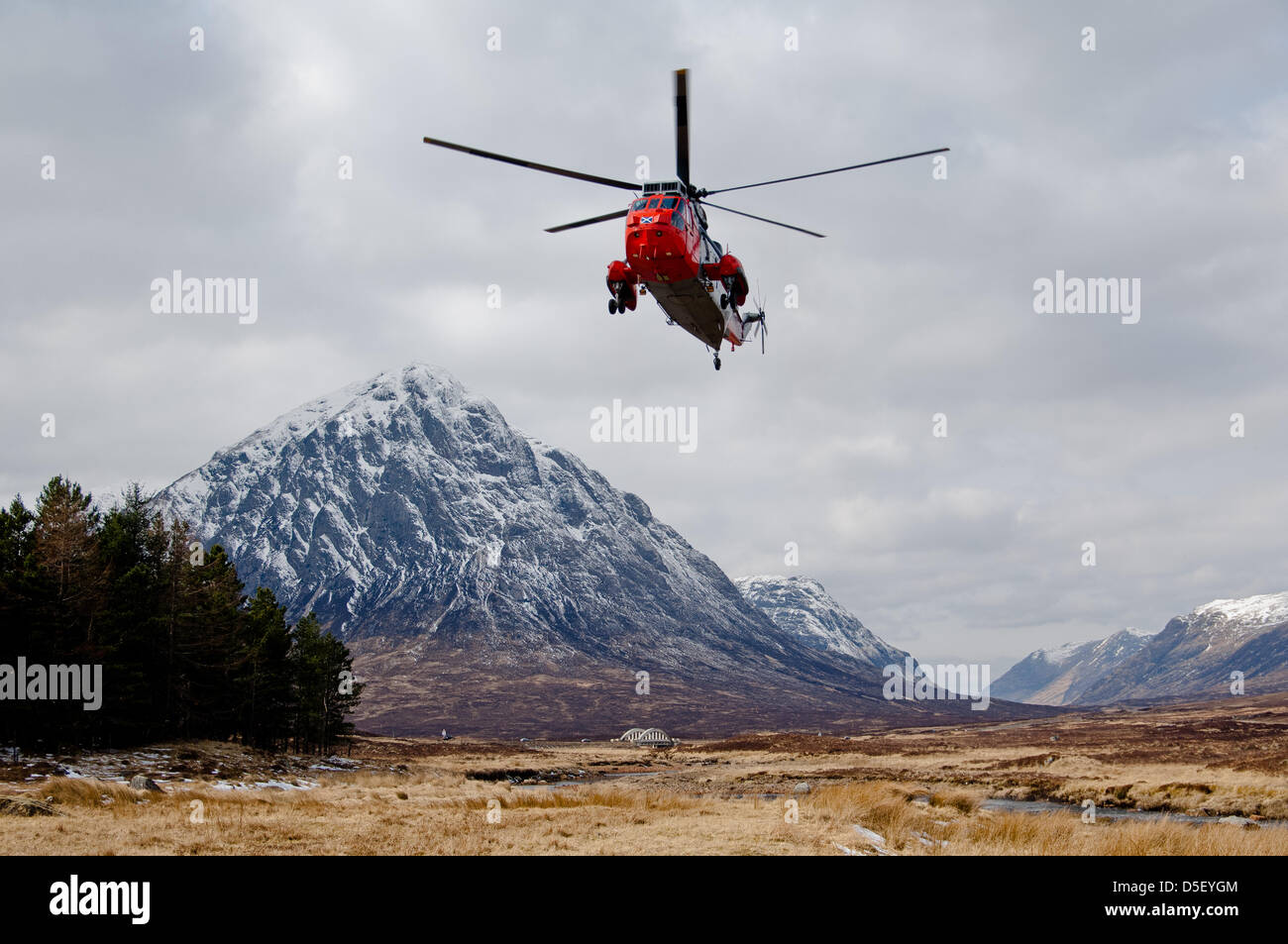 Mountain Rescue Helicopter Uk High Resolution Stock Photography And   Glencoe Uk 31st March 2013 Mountain Rescue Teams From Scotland Resume D5EYGM 