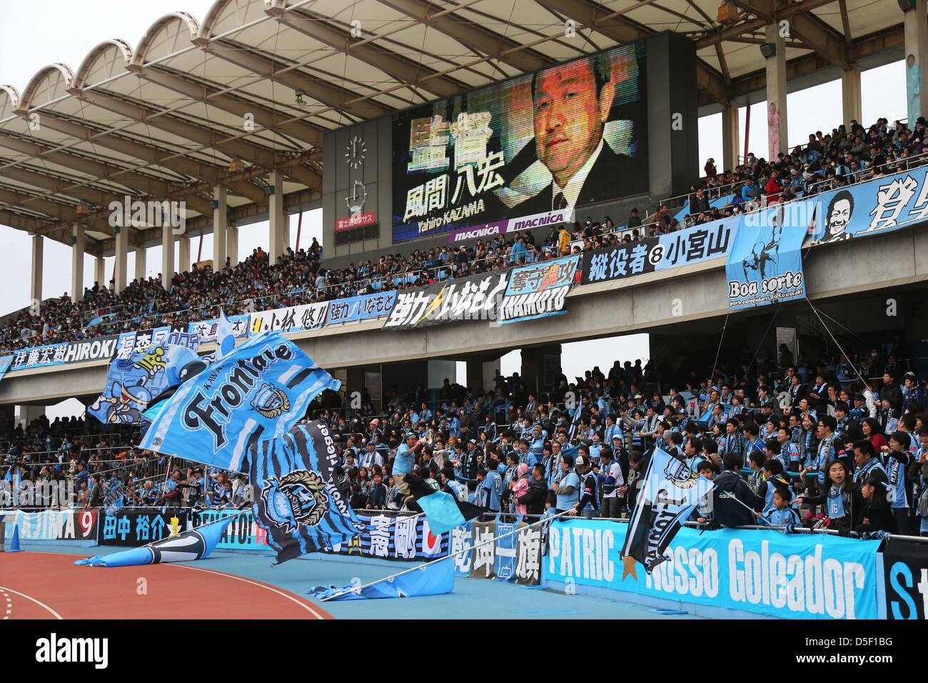 Kawasaki frontale fans march 30 hi-res stock photography and 