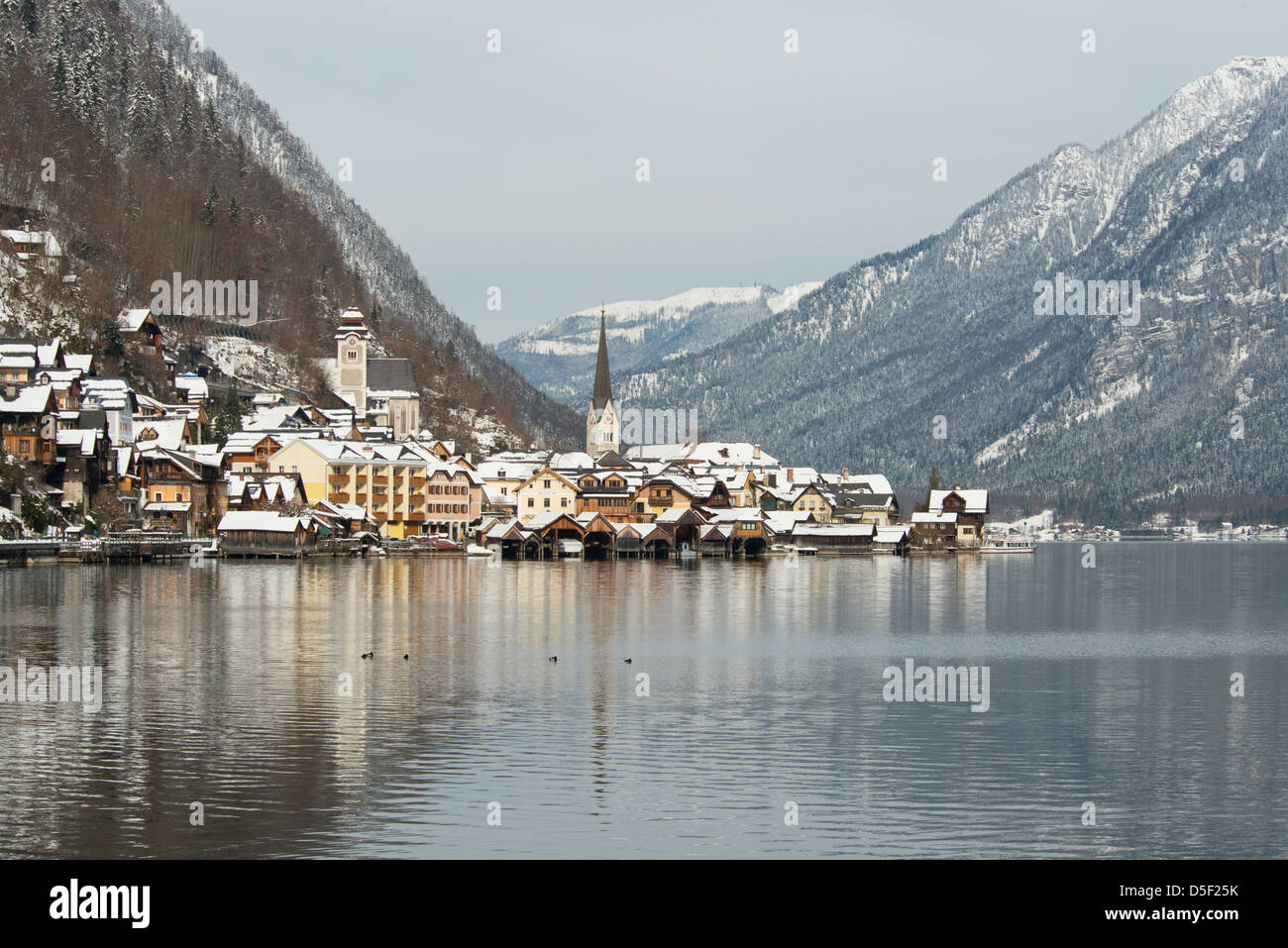 The town of Hallstatt on the Hallstatter See in Salzkammergut, Austria Stock Photo
