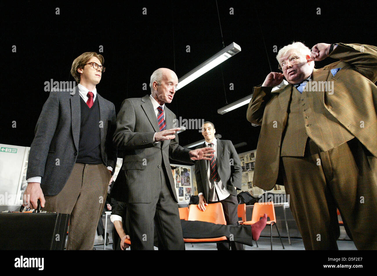 THE HISTORY BOYS by Alan Bennett  l-r: Stephen Campbell Moore (Irwin), Clive Merrison (Headmaster), Richard Griffiths (Hector) Stock Photo