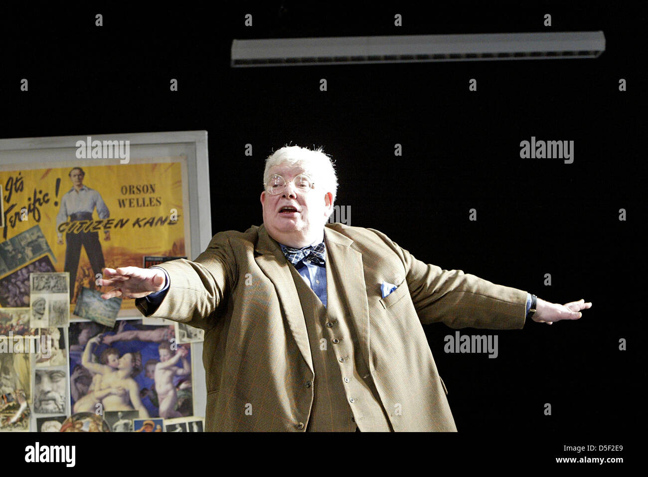 THE HISTORY BOYS by Alan Bennett,director: Nicholas Hytner with Richard Griffiths (Hector) Stock Photo