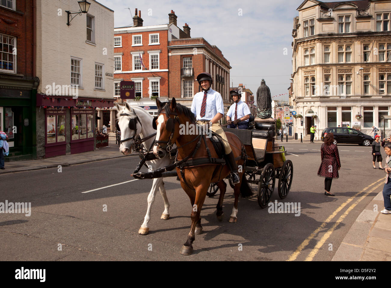 Holiday horse drawn carriage rides hi-res stock photography and images ...