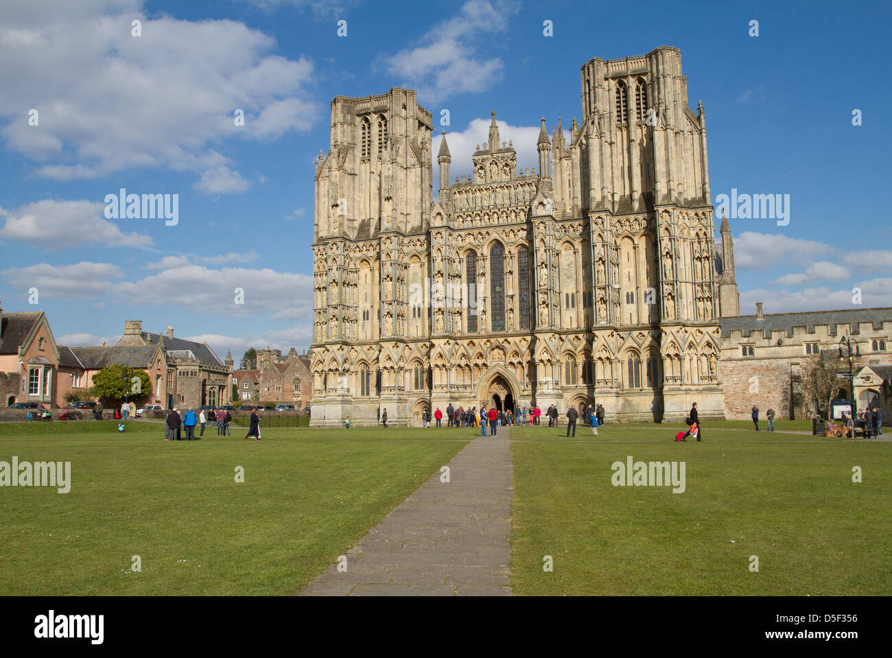 Wells cathedral west front hi-res stock photography and images - Alamy