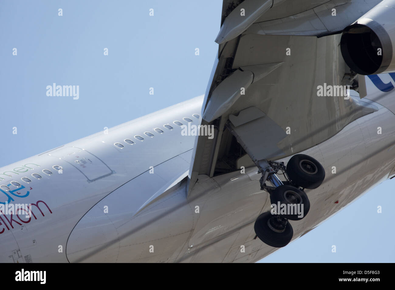 Air Transat Airbus 330 Landing At Pearson Airport, Toronto, Canada 