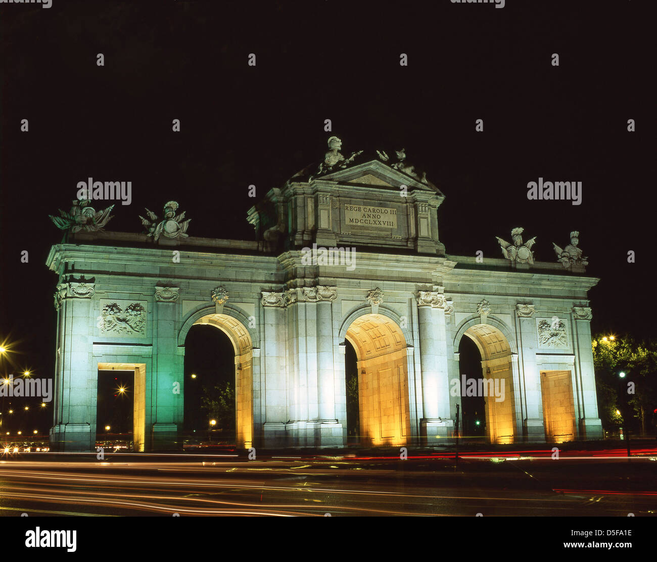 The Puerta de Alcalá (Alcalá Gate) at night, Plaza de la Independencia, Madrid, Community of Madrid, Spain Stock Photo