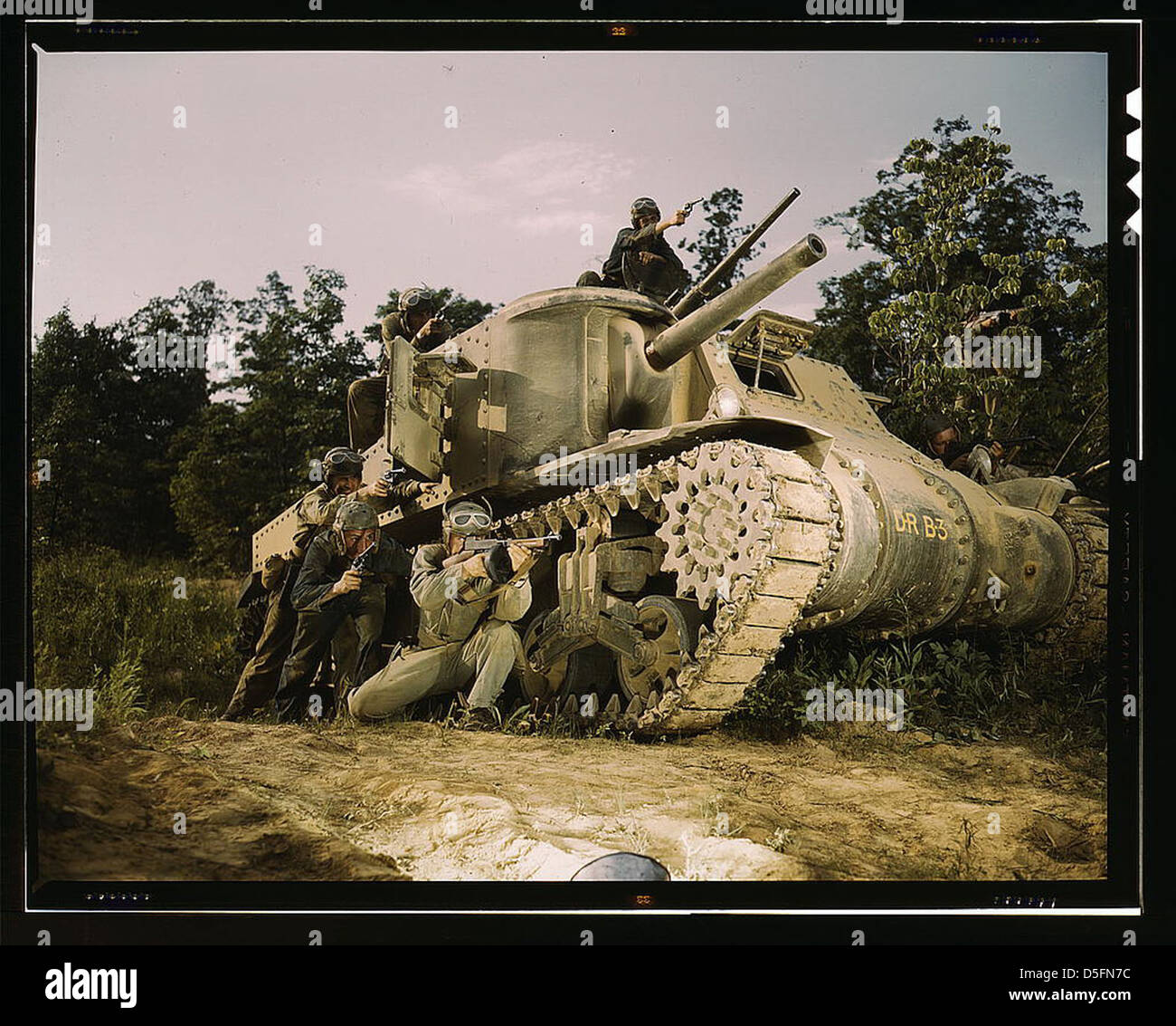 Alleviation screen next M3 lee tank hi-res stock photography and images - Alamy