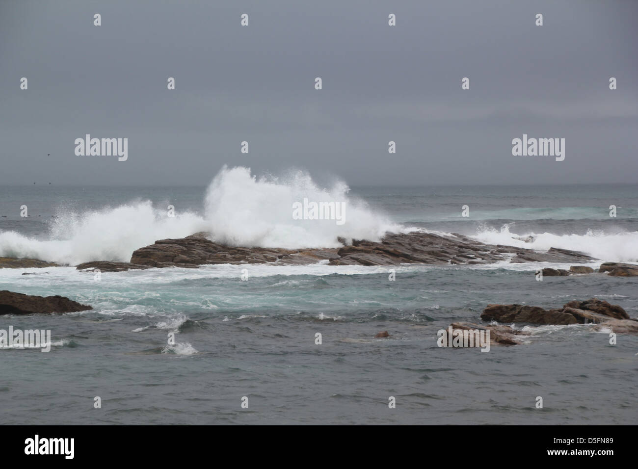 Crashing into rocks hi-res stock photography and images - Alamy
