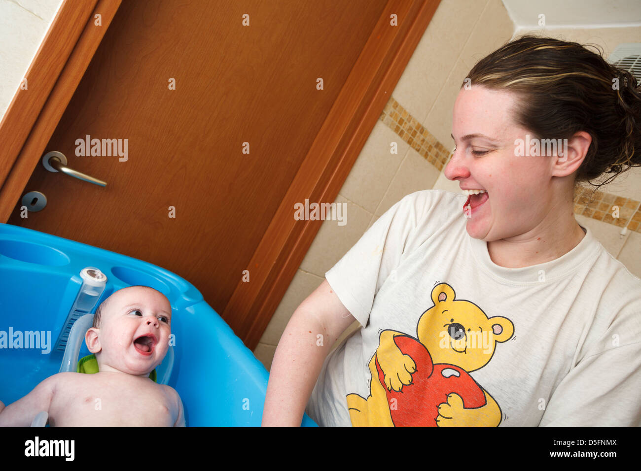 Baby bath tube hi-res stock photography and images - Alamy