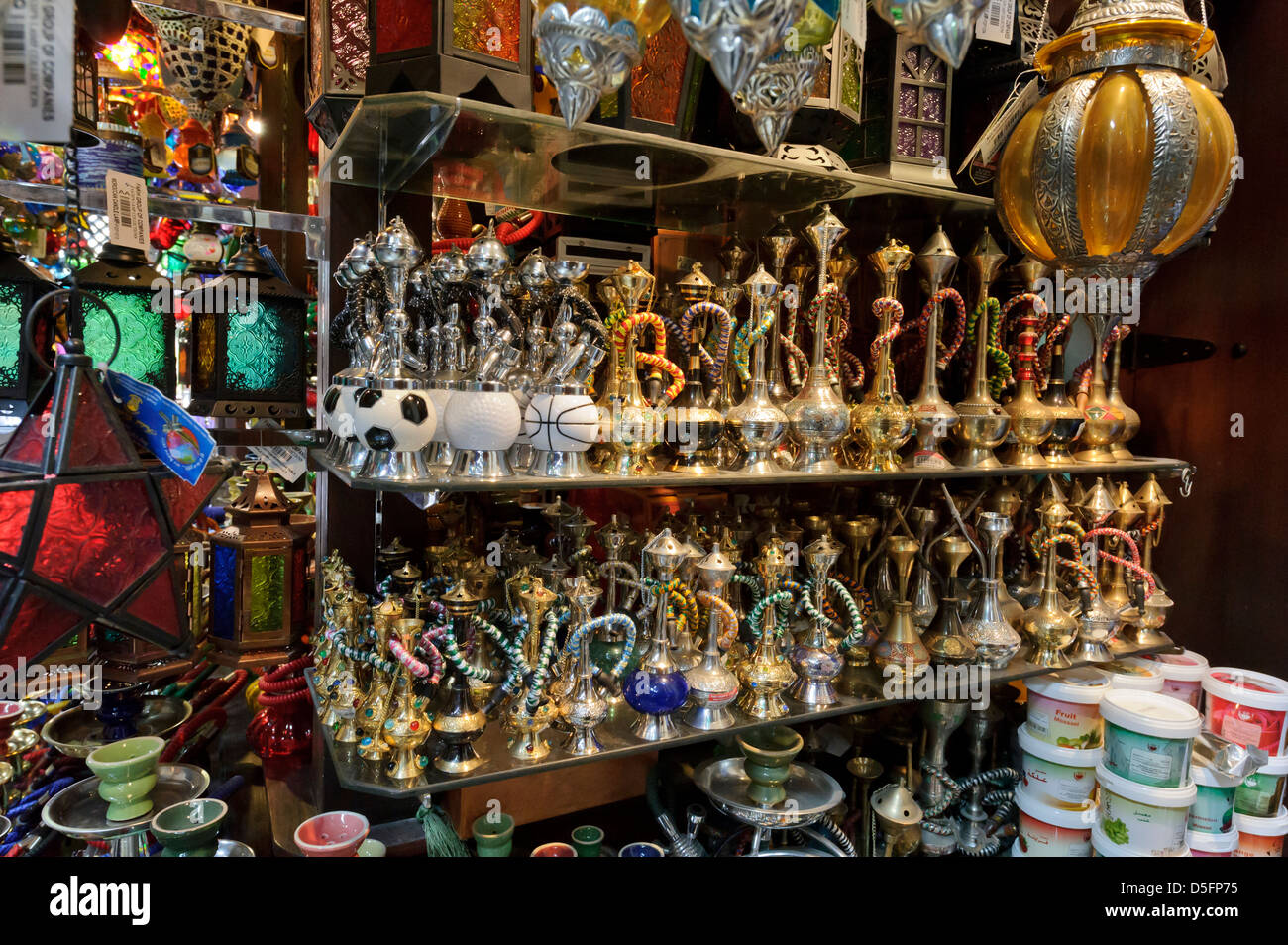 Uae dubai shisha pipe smoking hires stock photography and images Alamy