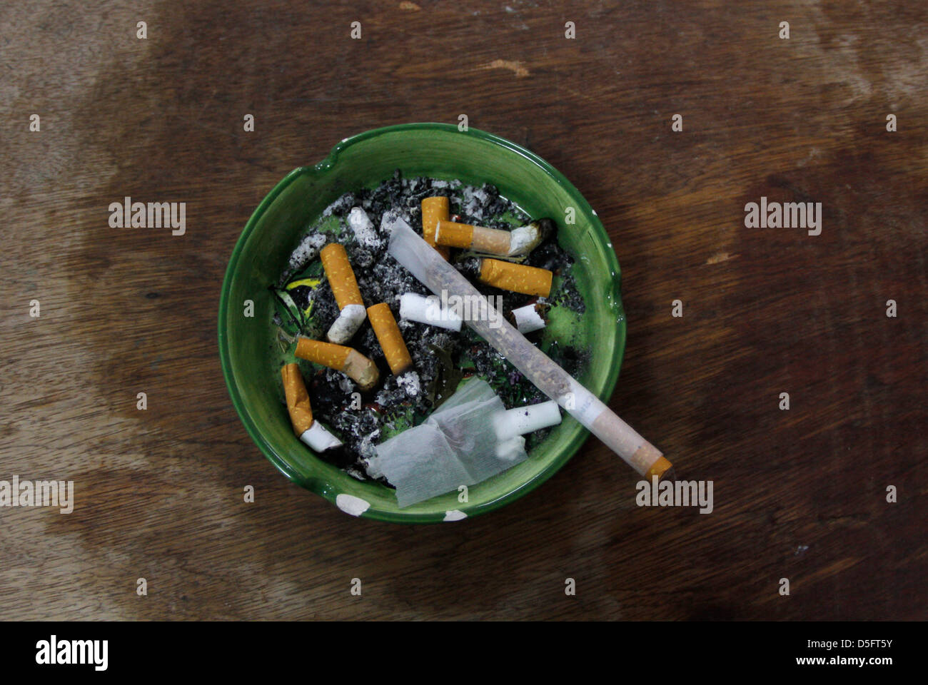 Cannabis Joint Ashtray Stock Photos & Cannabis Joint Ashtray Stock