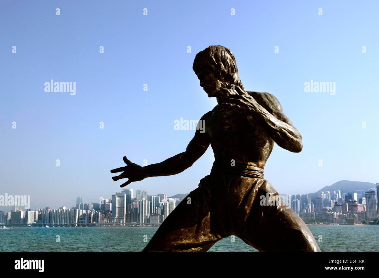 The Bruce Lee statue in Hong Kong Stock Photo Alamy