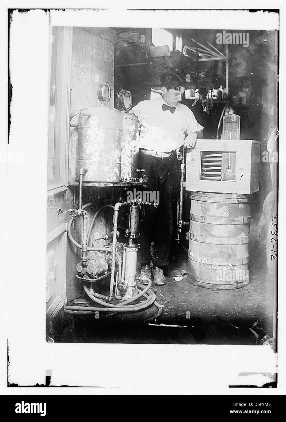 Old ice machine hires stock photography and images Alamy