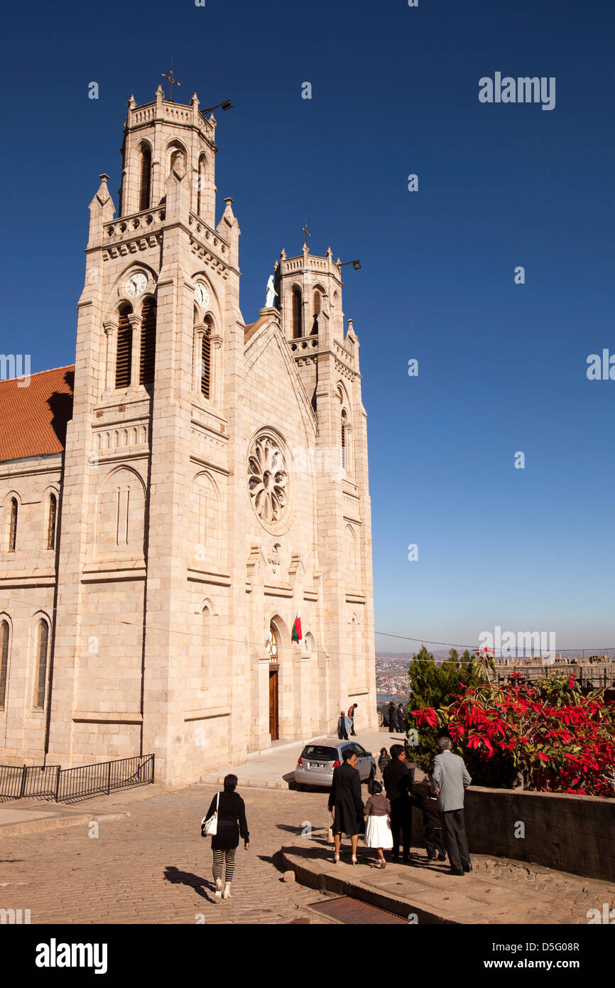 Madagascar, Antananarivo, Haute Ville, sunday worshippers at Catholic Cathedrale de l’Immaculee conception Stock Photo