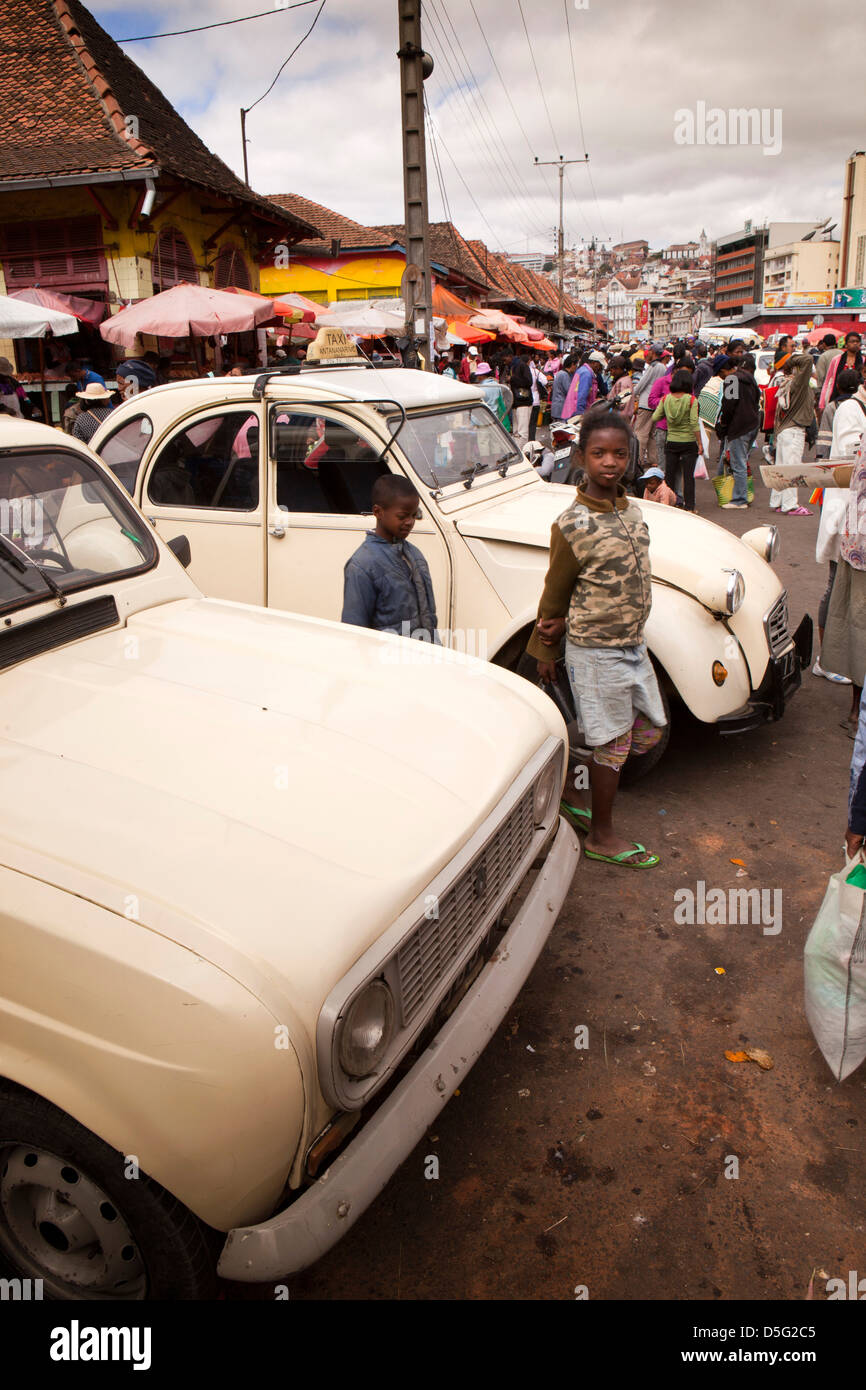 Madagascar, Antananarivo, Analakely Market, Renault 4 and Citroen 2CV taxis Stock Photo