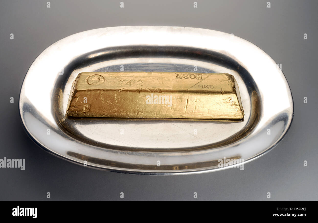 Gold bar hi-res stock photography and images - Alamy