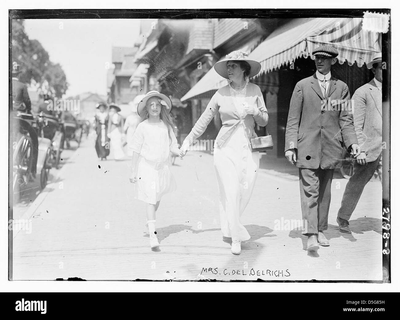 [Mrs. Gertrude Pinchot, wife of Amos Pinchot with her daughter Rosamund