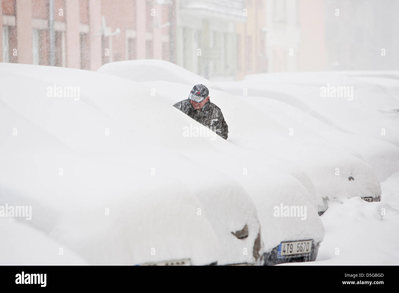 Czeski Cieszyn (Cesky Tesin), Czech Republic. March 31, 2013.  Man with his car is seen during hefty snow flurry at Easter time. Credit: CTK Photo/Martin Sterba/Alamy Live News Stock Photo