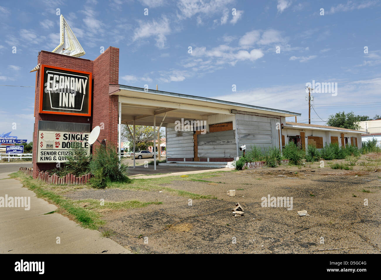 Economy Inn Motel, Tucumcari, New Mexico. Derelict abandoned roadside motel. Route 66, USA Stock Photo