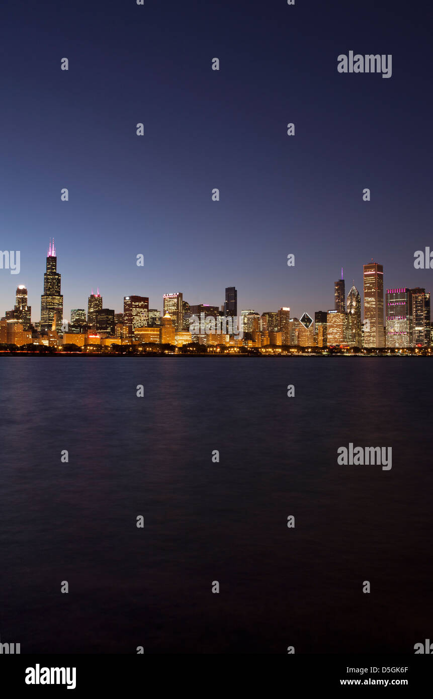 LAKE SHORE SKYLINE DOWNTOWN CHICAGO ILLINOIS USA Stock Photo - Alamy