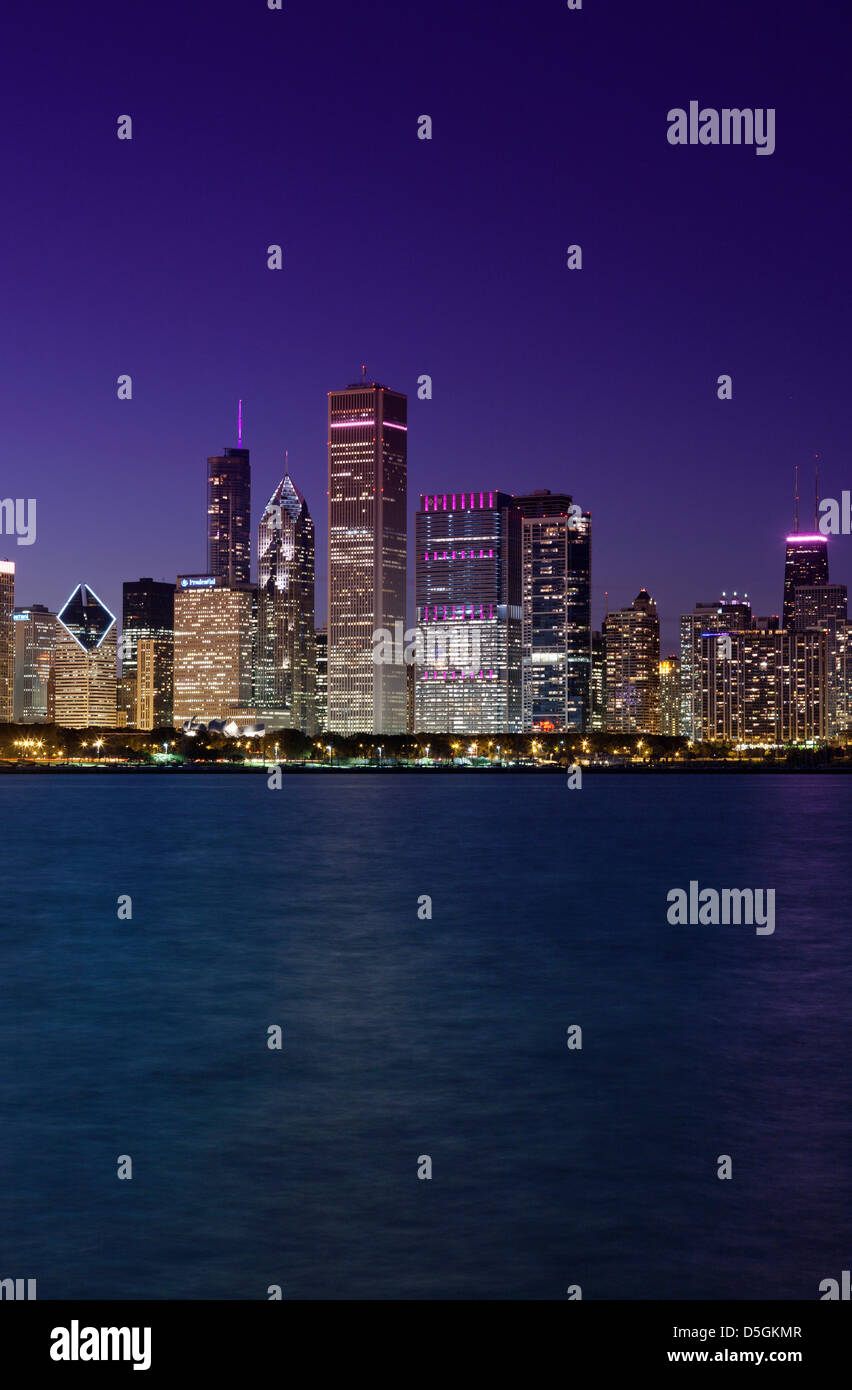 LAKE SHORE SKYLINE DOWNTOWN CHICAGO ILLINOIS USA Stock Photo - Alamy