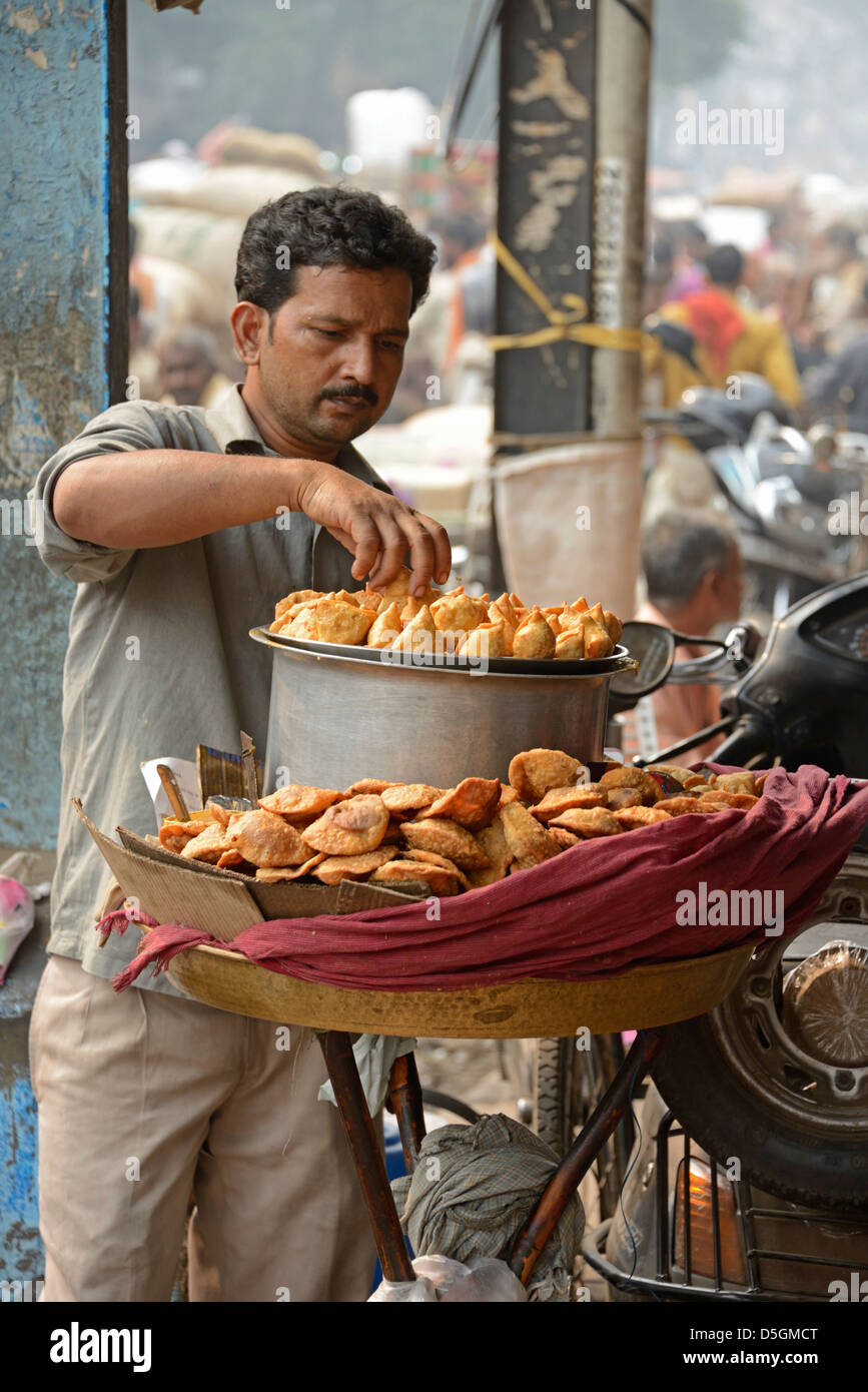A stallholder selling paratha bread in Khari Baoli Road, Chandni Chowk, Old Delhi, India Stock Photo