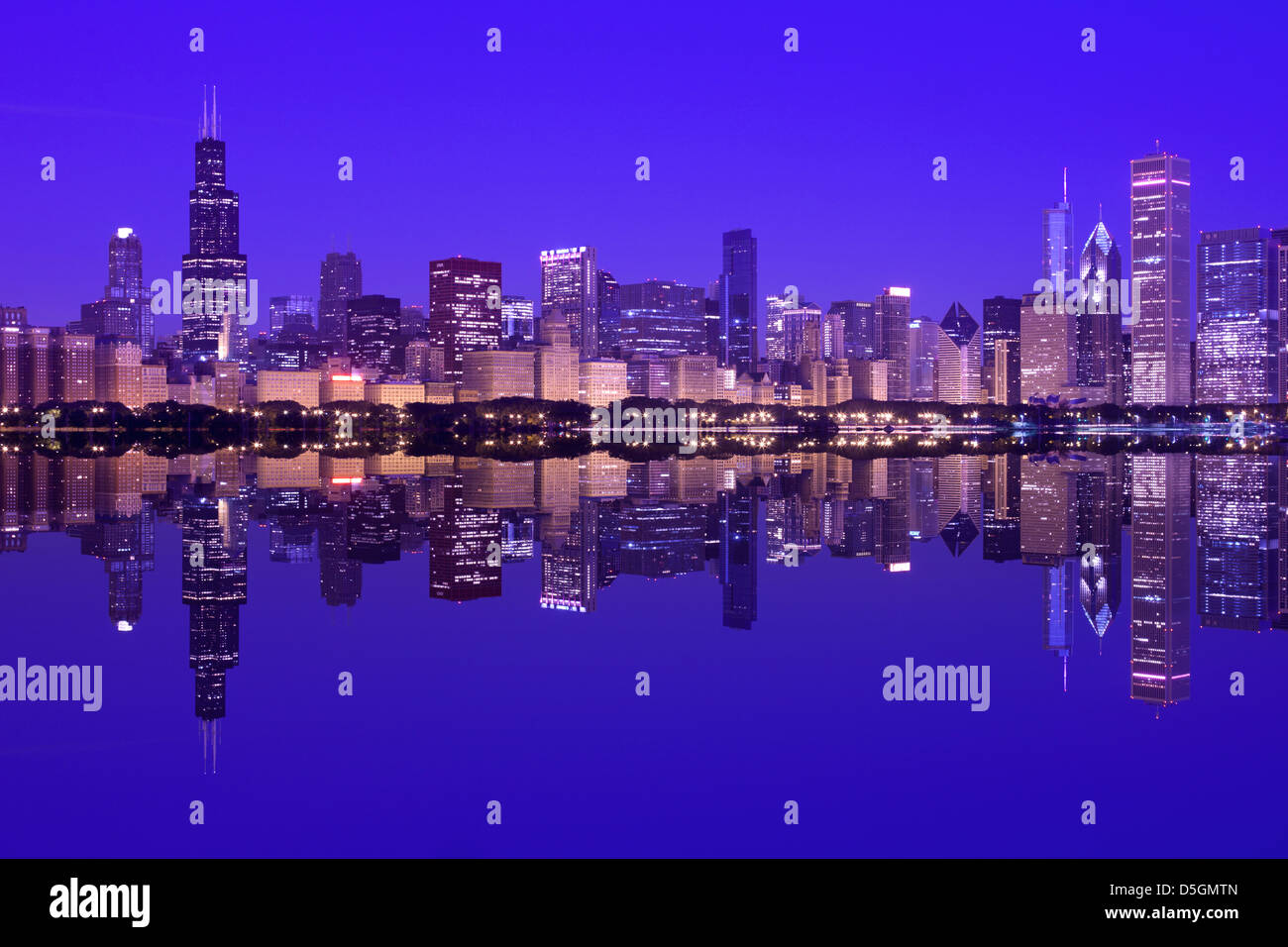 LAKE SHORE SKYLINE DOWNTOWN CHICAGO ILLINOIS USA Stock Photo - Alamy