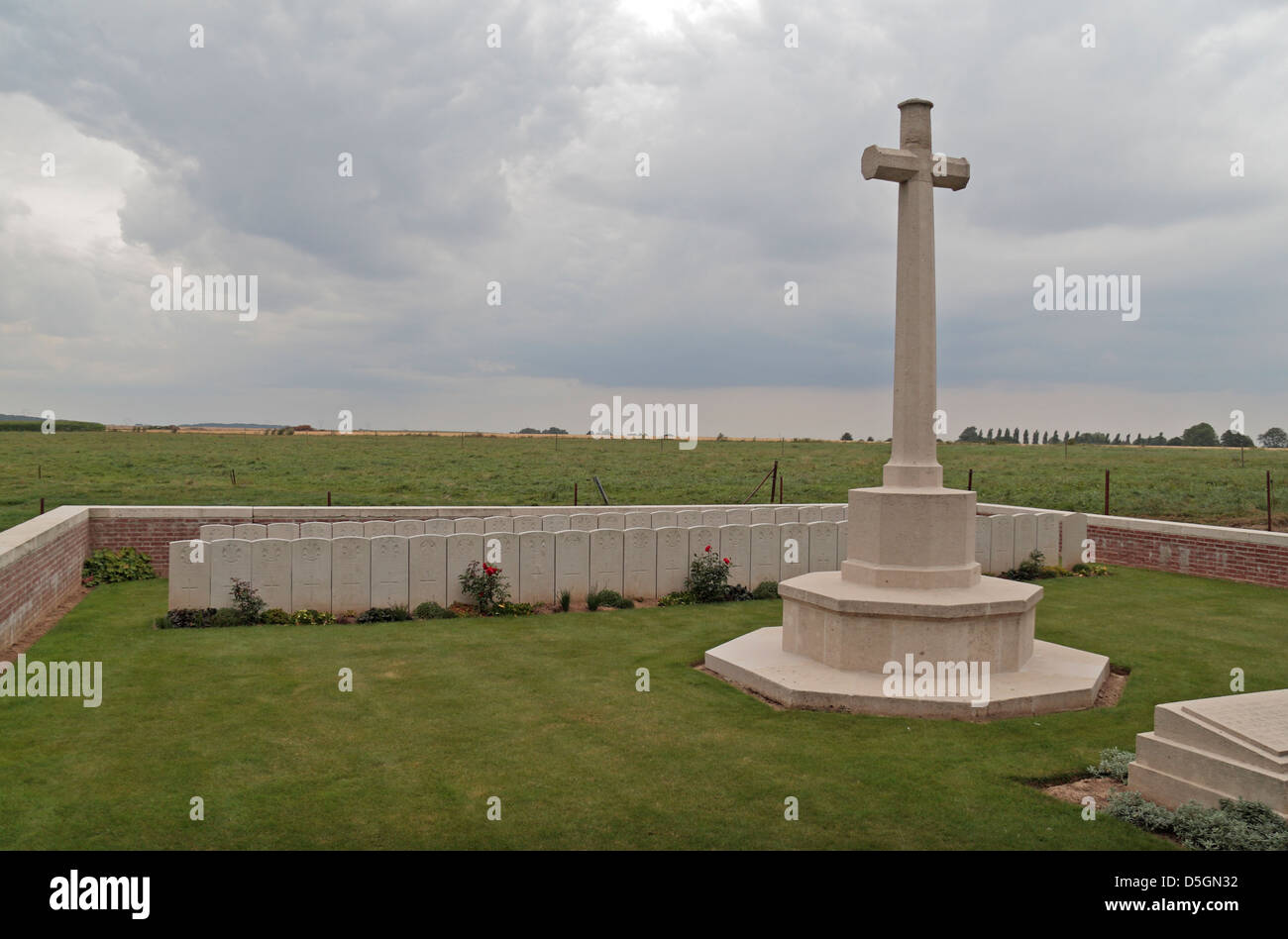 Cross of Sacrifice and headstones in Morval British Cemetery, Pas de Calais, Picardy, France. Stock Photo
