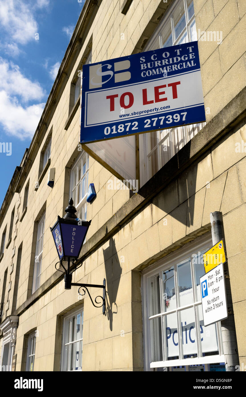 To Let Pointer Sign Let sign above police station hi-res stock photography and images - Alamy