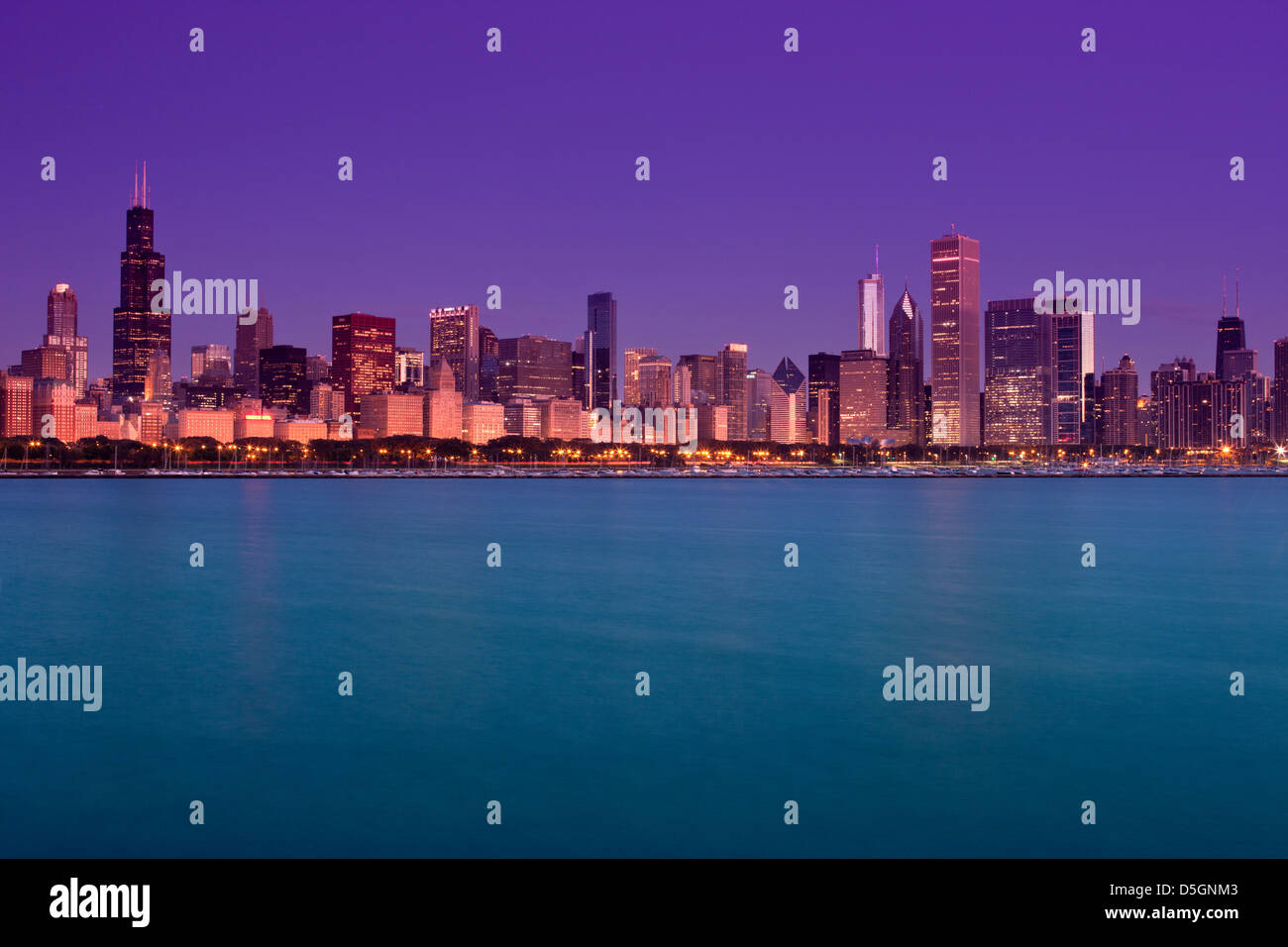 LAKE SHORE SKYLINE DOWNTOWN CHICAGO ILLINOIS USA Stock Photo - Alamy